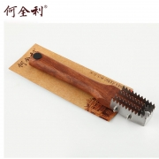 何全利  HQL-002 材质：不锈钢 手柄材质：花梨木 鱼鳞刨不锈钢刮